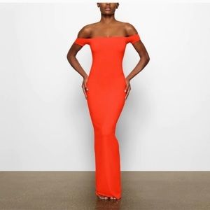 Skims lounge dress in FIRE color 🔥🔥🔥Medium 🔥🔥🔥